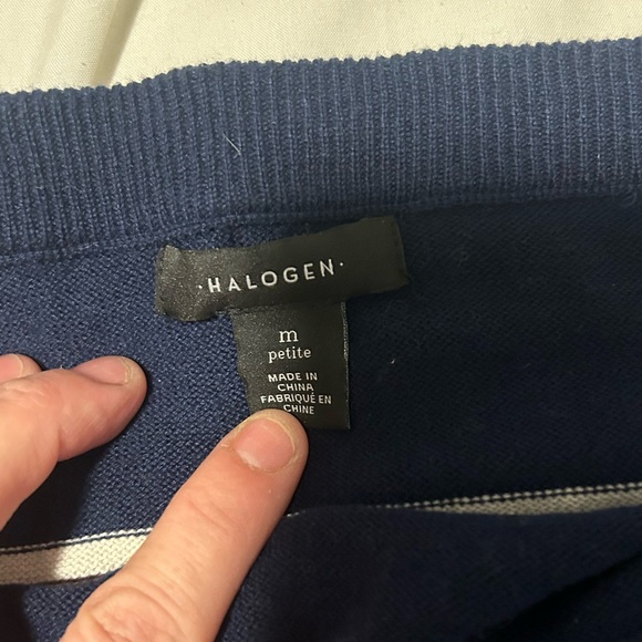 Halogen off the shoulder sweater size Medium petite - Picture 3 of 3